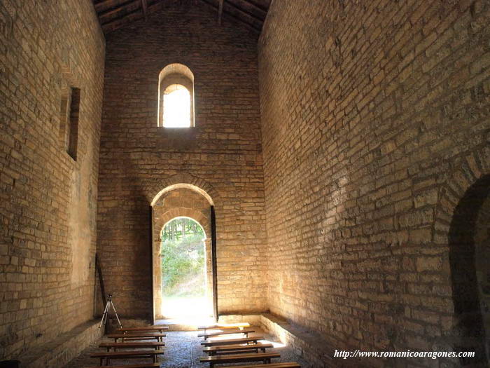 INTERIOR DEL TEMPLO HACIA LOS PIES